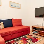 Apartmajske Hiske Lubadarcek ポドチェトルテク