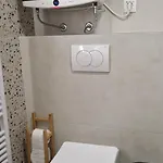 Apartmajske Hiske Lubadarcek ポドチェトルテク